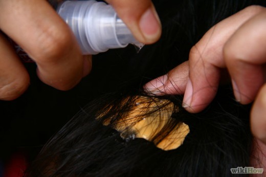 Gumos pašalinimas iš plaukų su serumu