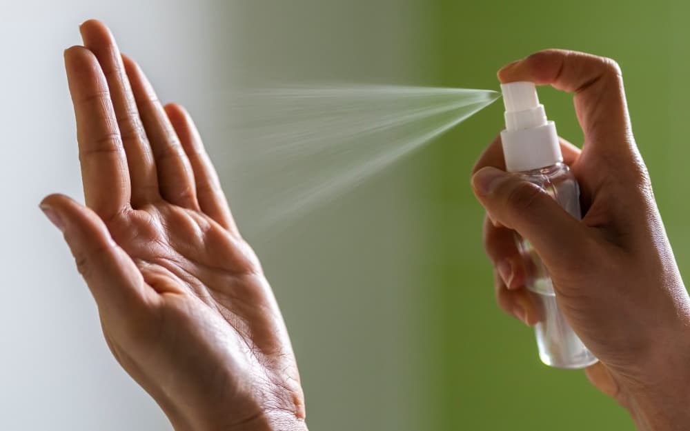 Kaip teisingai naudotis dezinfekciniu skysčiu rankoms